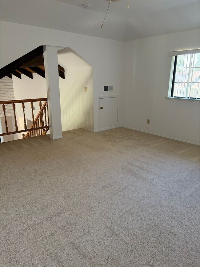 Building Photo - Exceptional 3 bedroom plus Loft or 4th bedroom