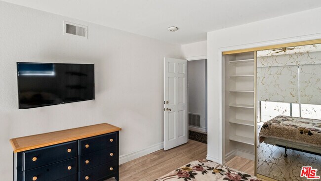 Building Photo - 359 Dalkeith Ave