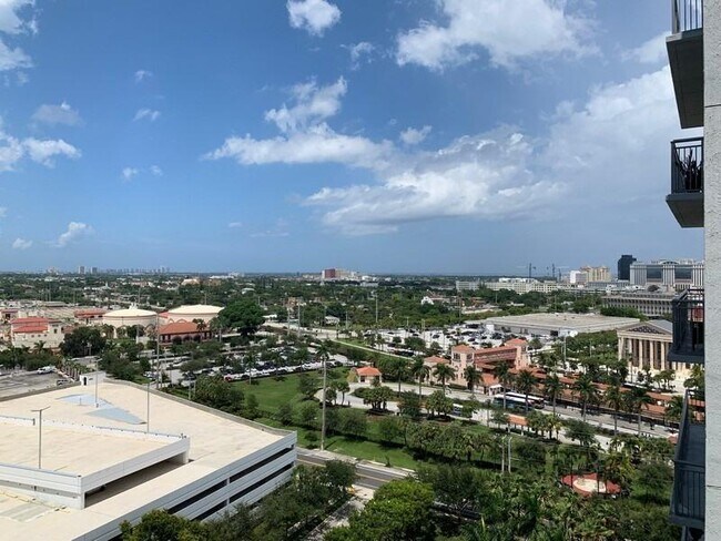 Building Photo - 300 S Australian Ave