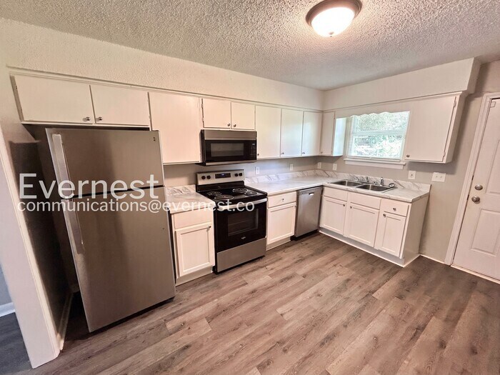 Building Photo - 1176 Sioux Terrace