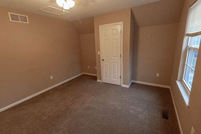 Building Photo - 1530 Florence Dr