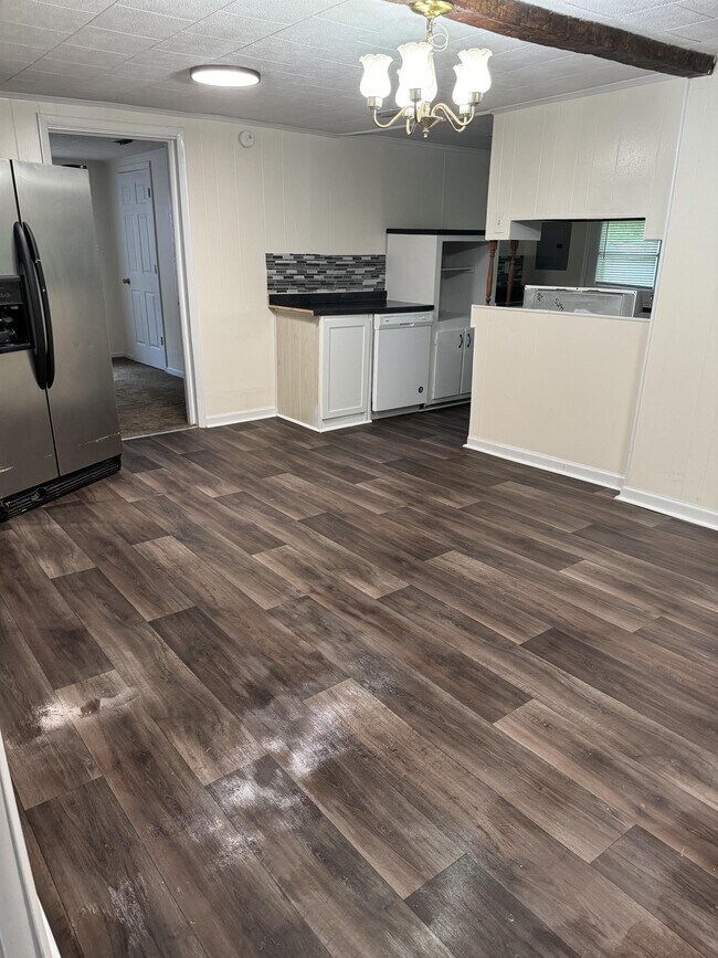 Building Photo - 2708 Dogwood Cir