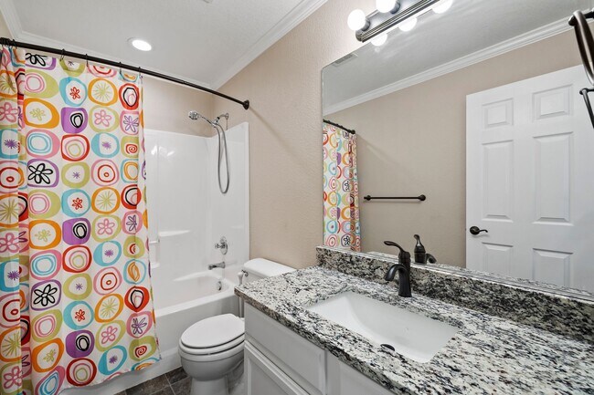 Building Photo - 5 Bed 3.5 Bath Home in Maple Hills Available Now!!