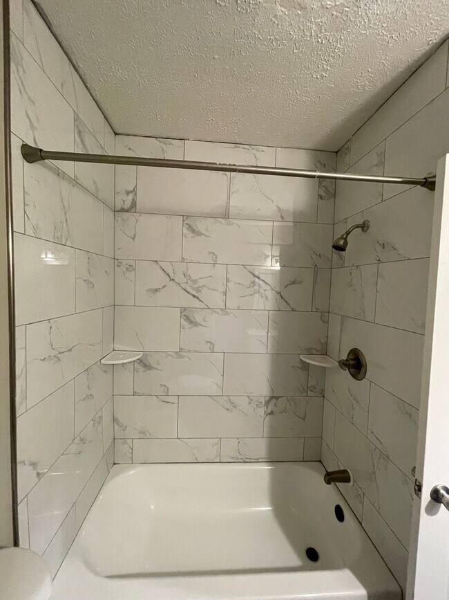 Building Photo - Knoxville 37918 - Adorable Fountain City Rancher with 3 Bedrooms, 1 Bath Rent – $1,550/Month! - C...