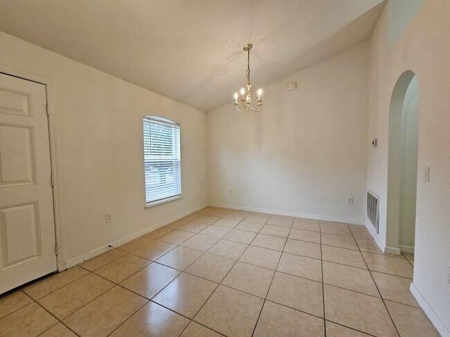 Building Photo - Beautiful 4-bed, 2-bath Home, with Functionality with Style,