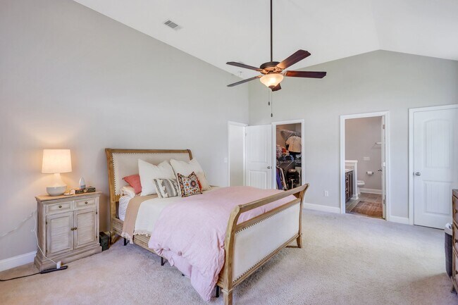 Building Photo - 725 Waterlily Ct