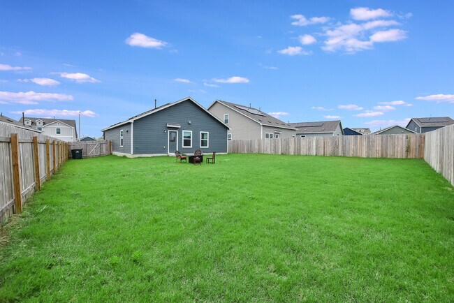 Building Photo - 2712 Louris Ln