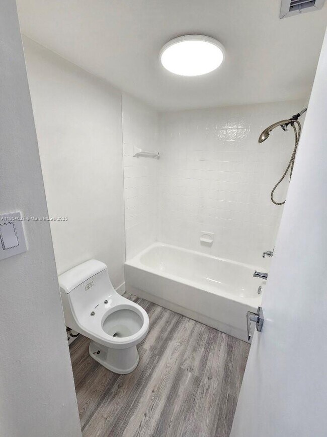 Building Photo - 18021 Biscayne Blvd