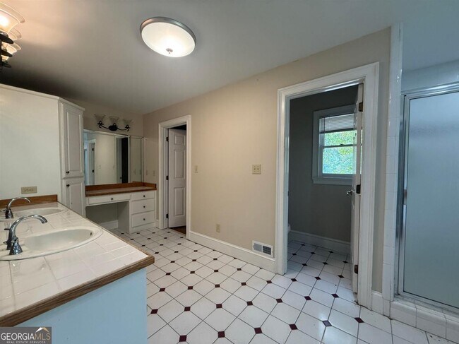 Building Photo - 307 Centennial Rd