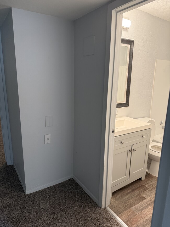 Building Photo - Pine Street Terrace