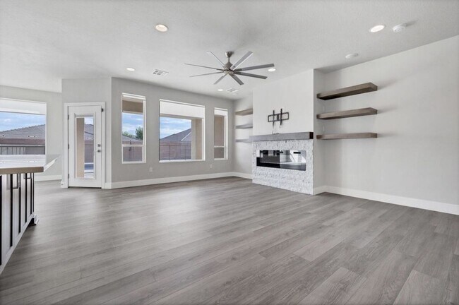 Building Photo - 2579 S Wilson Dr