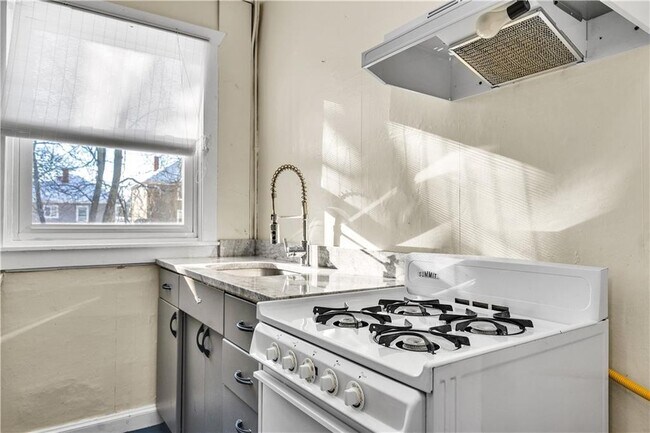 Building Photo - 266 Sayles Ave