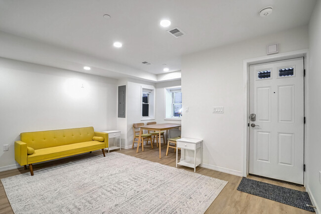 Unit B - Living Area - 951 25th St NW