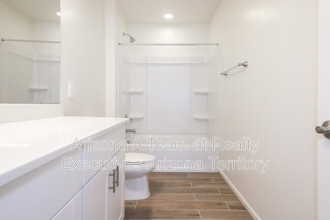 Building Photo - 7867 S Walnutview Dr