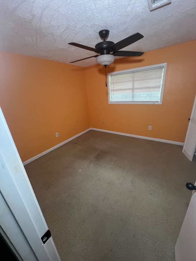 Building Photo - 19 Rob Ln