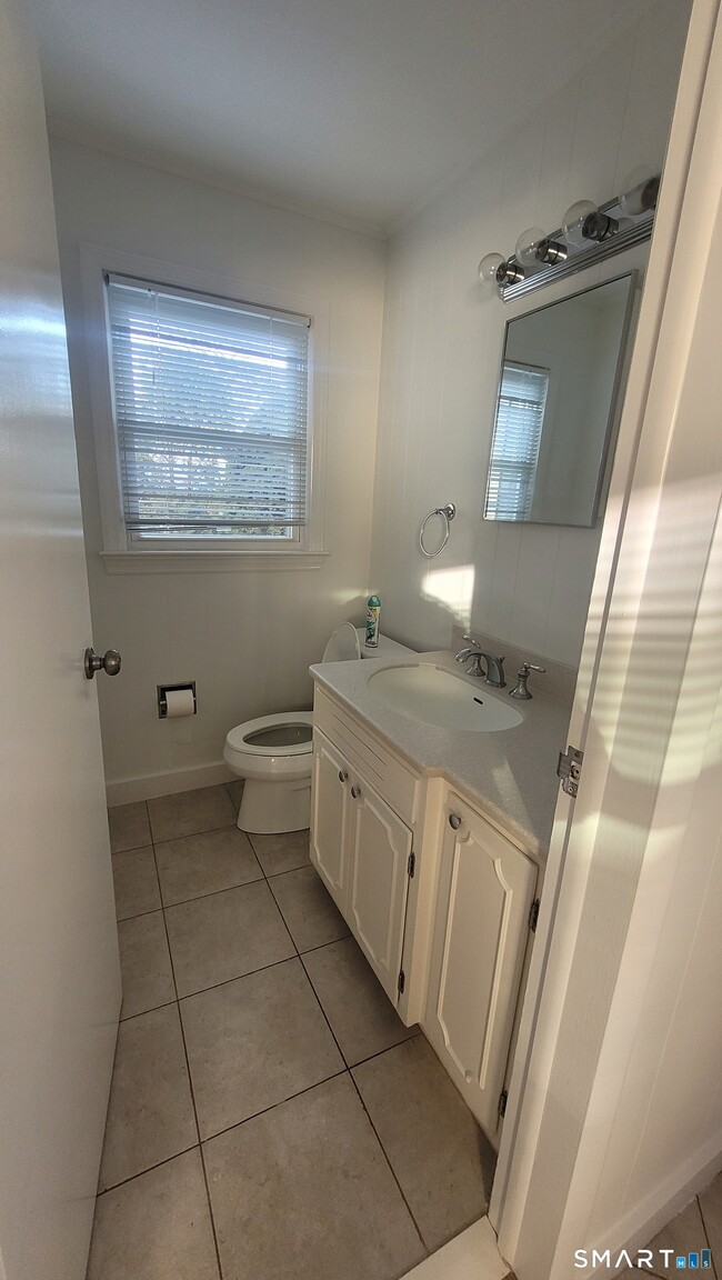 Building Photo - 10 Olmstead Pl