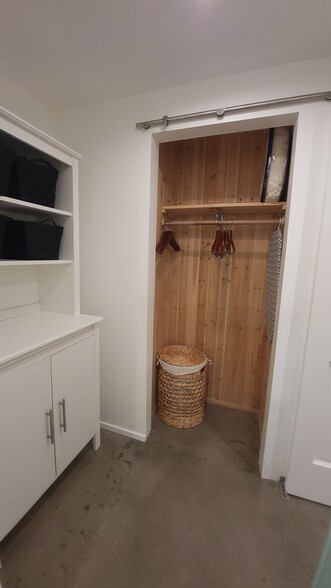 Cedar closet - 4057 Brant St