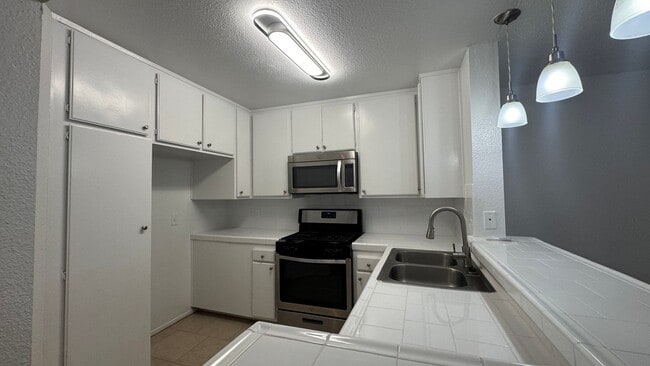 Interior Photo - 5050 Klump Ave
