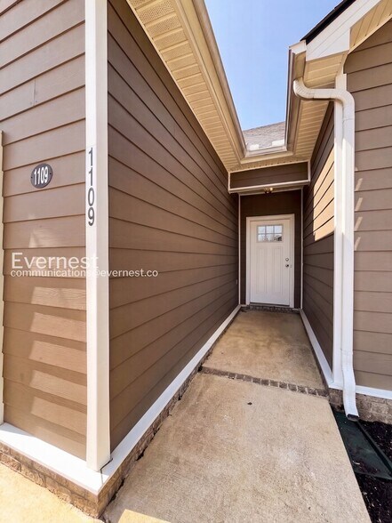 Building Photo - 1109 Prospect Ct