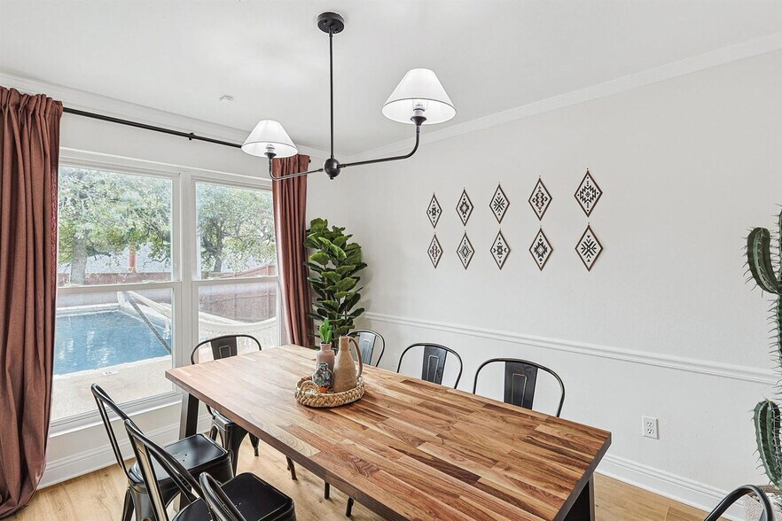 Building Photo - 6872 Greenleaf Dr