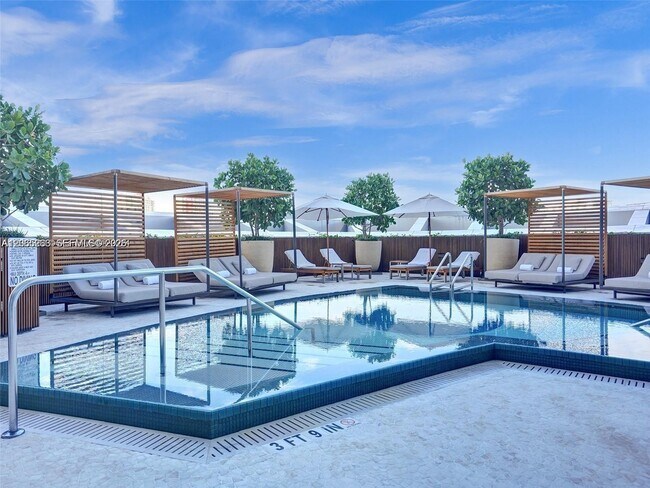 Building Photo - 17001 Collins Ave