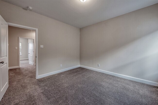 Building Photo - 4135 Du Pont St
