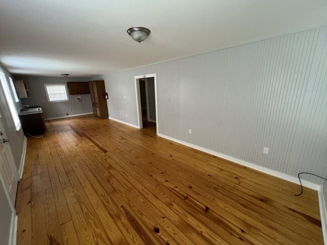 Building Photo - 3-Bedroom Home with Hardwood Floors & Open Living Space – Deposit Alternative Available!