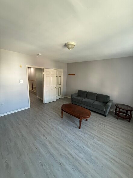 Building Photo - 611 N 32nd St