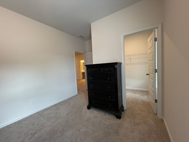 Building Photo - 26 Busby Dr SE