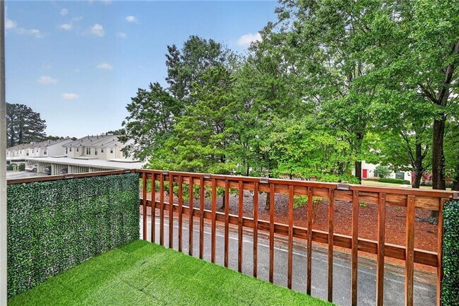 Building Photo - 226 High Creek Dr