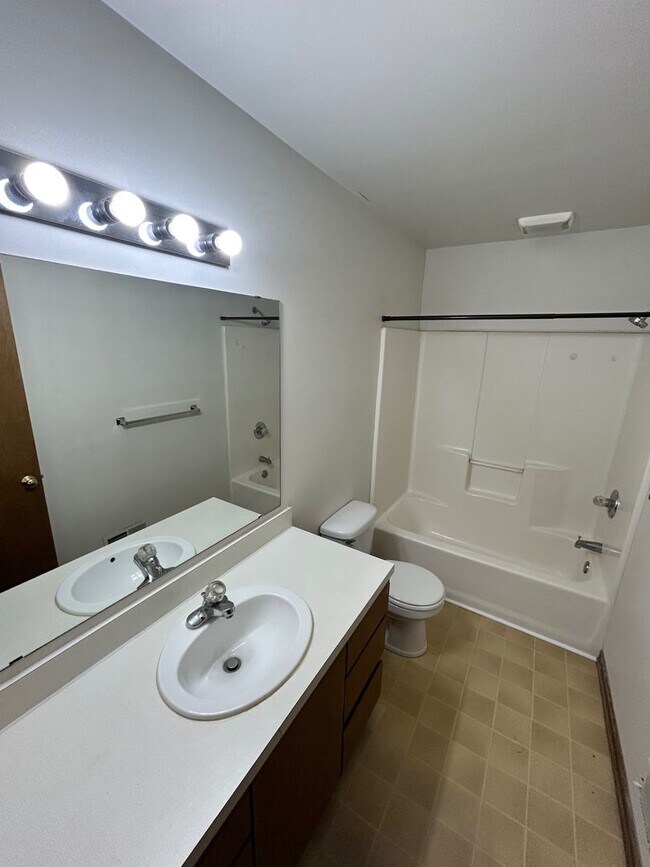 Building Photo - 254 Church St Ct