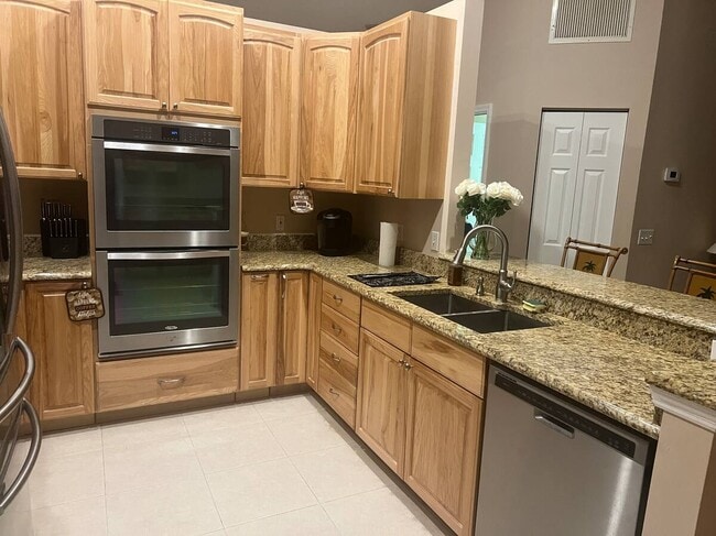 Building Photo - 922 Jackson Way