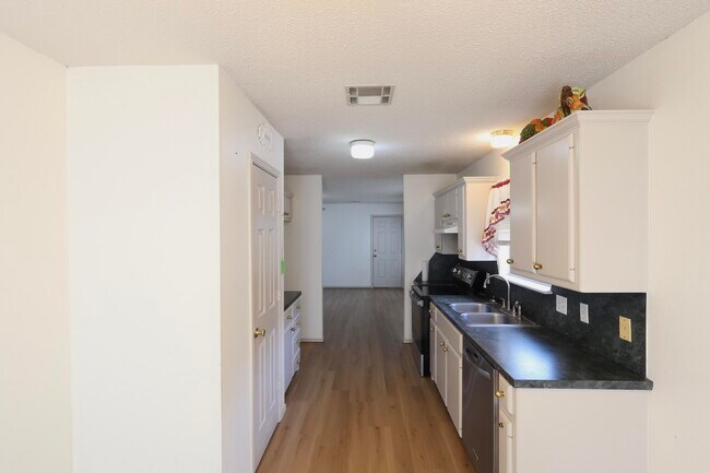 Building Photo - 811 Ironton Dr