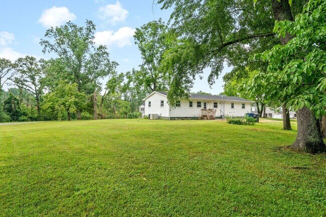 Building Photo - 1953 Batts Ln