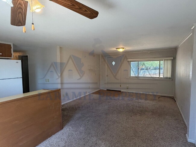 Building Photo - 2 Bed 1 Bath Apartment