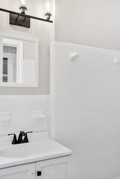 Building Photo - 310 S Mars Ave