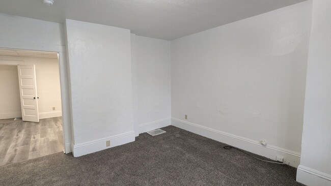 Building Photo - J &amp; D Family Properties (719 Prospect Ave)