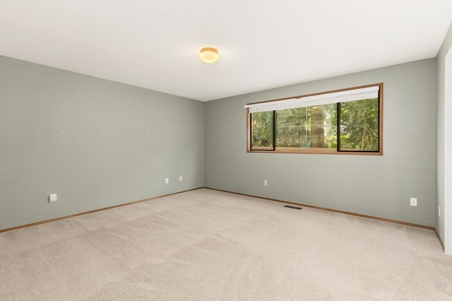 Building Photo - Spacious Education Hill Beauty