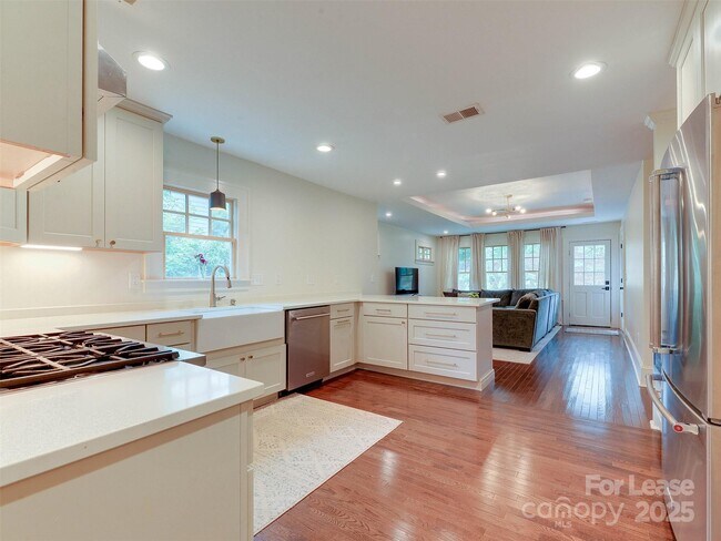 Building Photo - 508 Seldon Dr