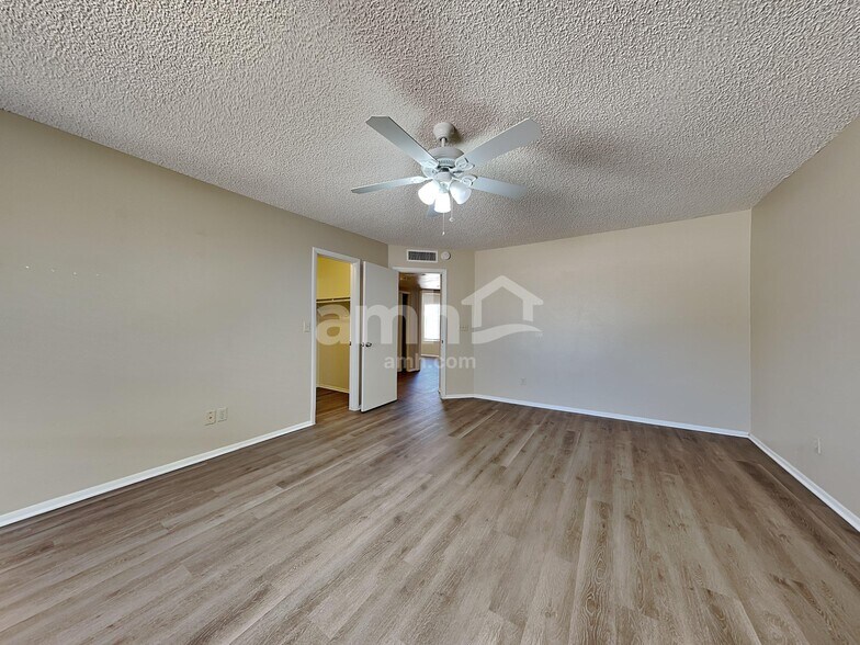 Building Photo - 2306 N 88th Ave