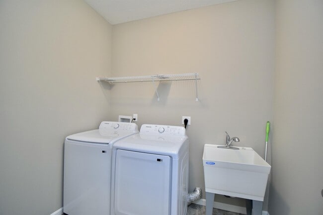 Building Photo - 1601 Ashbury Ct