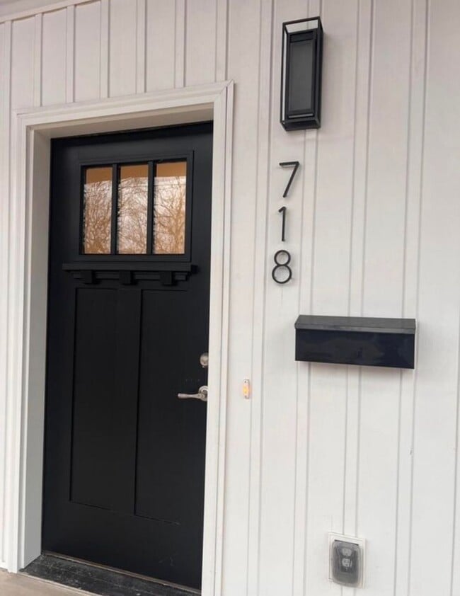 Building Photo - 3 Bedroom | 2 Bathroom | 1 Car Garage | Springfield MO!