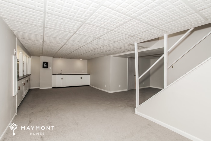 Building Photo - 8233 Lake Ridge Dr