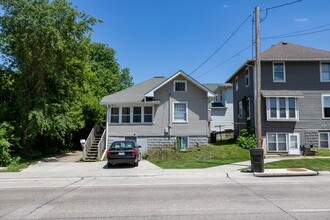 Building Photo - $2,200 | 3 Bedroom + Bonus Room , 2 Bathro...