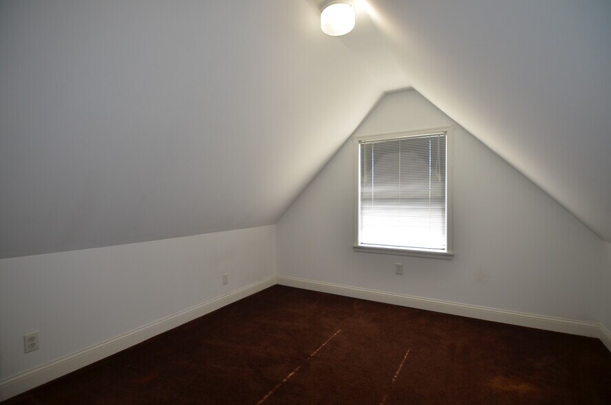 Building Photo - 6839 Plainfield Rd