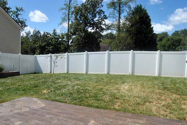 Building Photo - 5797 Highland Grove Dr