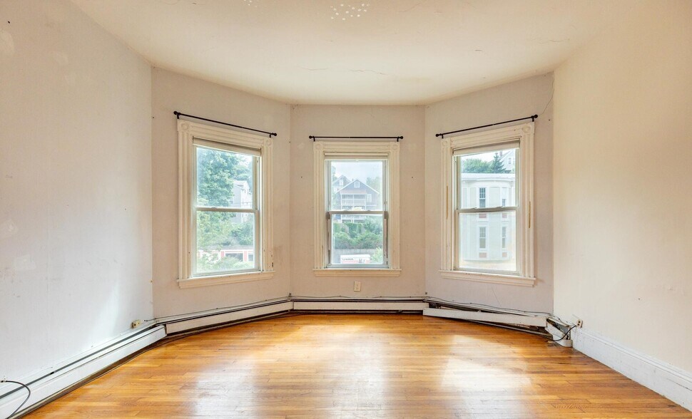 Building Photo - 61 Hillside St