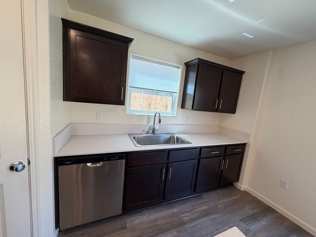 Building Photo - Beautiful New Home for rent in Tulare!