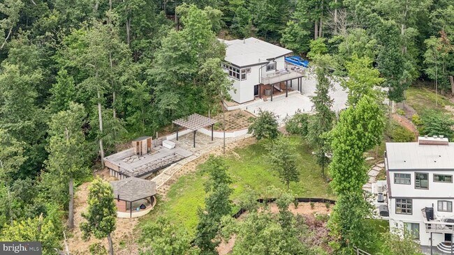 Building Photo - 1816 Woods Rd