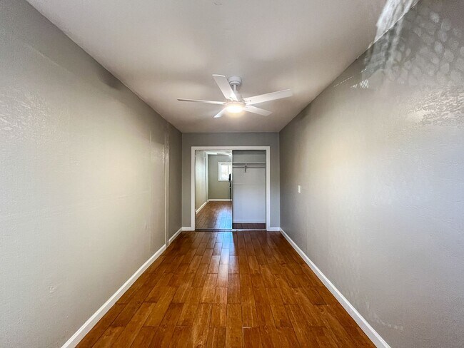 Building Photo - 11303 S Lemoli Ave